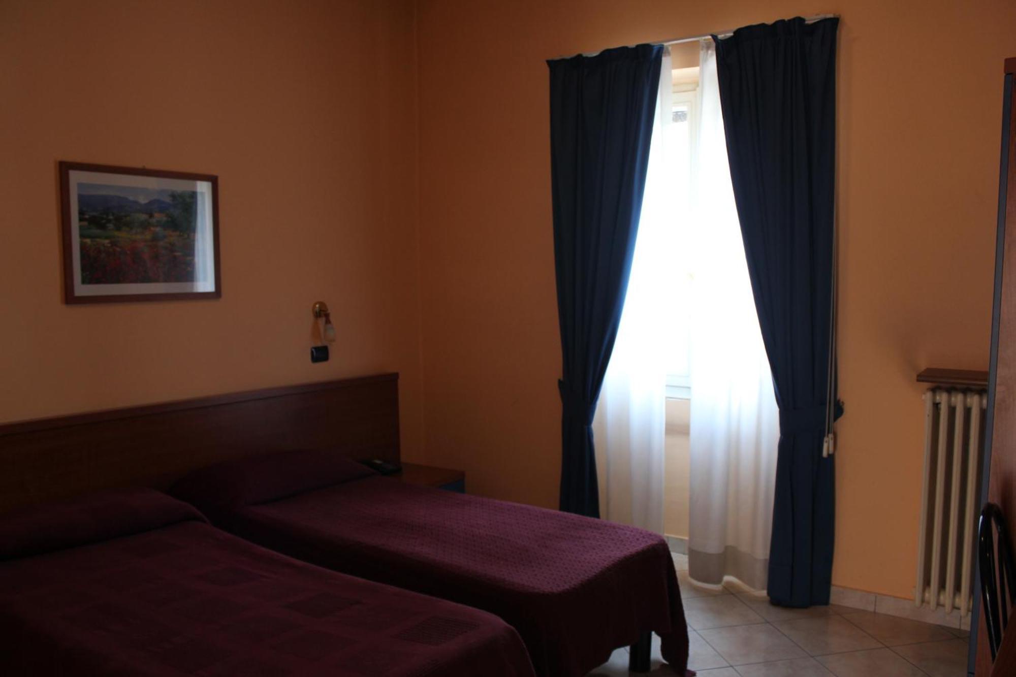 Hotel Леньяно Экстерьер фото