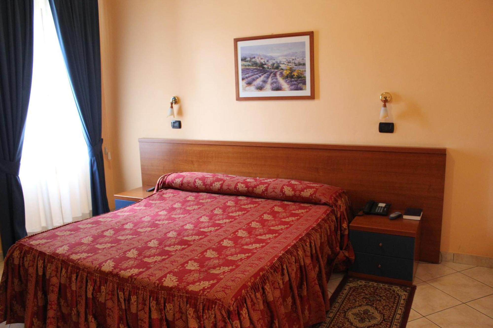 Hotel Леньяно Экстерьер фото