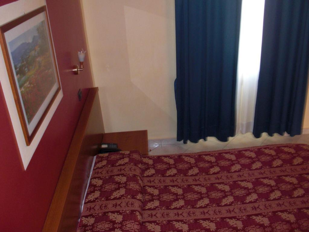 Hotel Леньяно Экстерьер фото