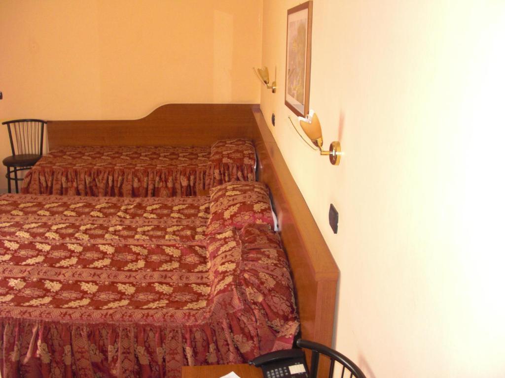 Hotel Леньяно Экстерьер фото
