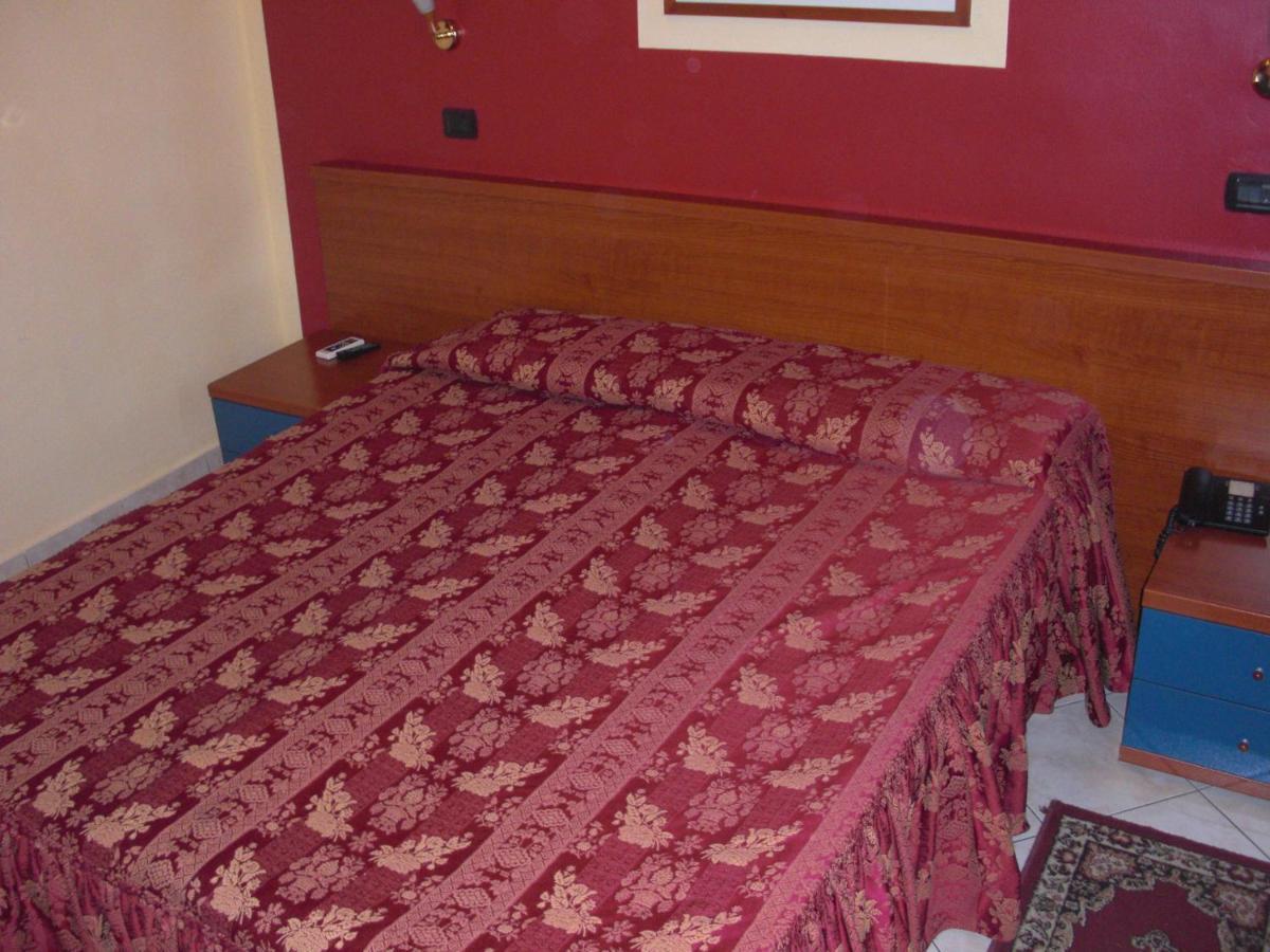 Hotel Леньяно Экстерьер фото